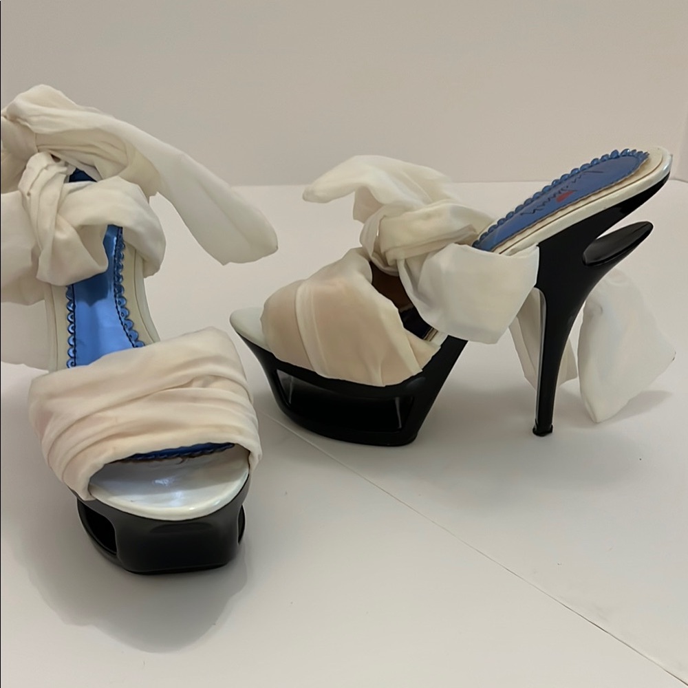 Chic Vintage White & Black Women's Stilello Heels with Lace Up Detail Size 8 - Picture 5 of 11